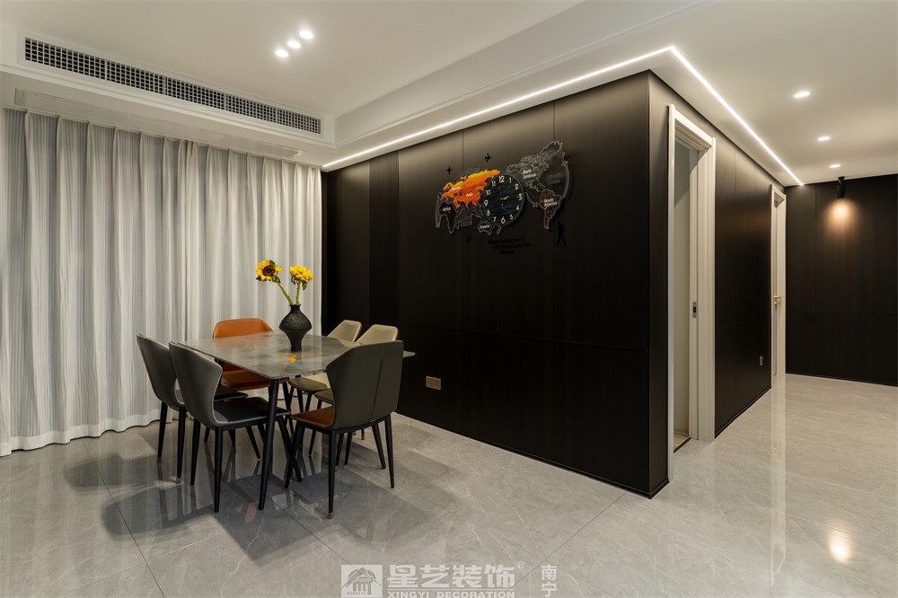 保利領(lǐng)譽(yù)府132平現(xiàn)代簡約餐廳裝修實(shí)景