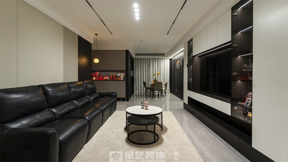 保利領(lǐng)譽(yù)府132平現(xiàn)代簡約客廳裝修實(shí)景