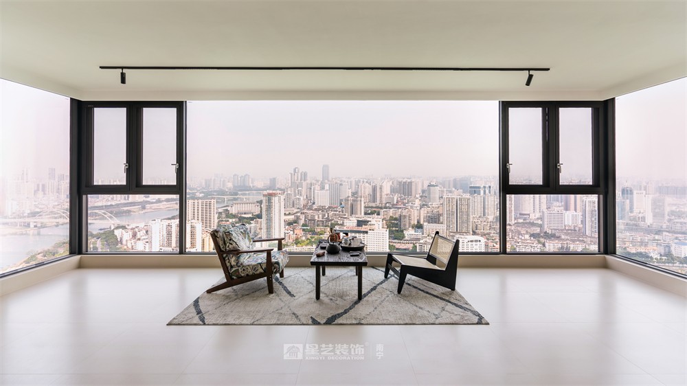 上水灣200平現(xiàn)代原木風(fēng)陽臺裝修完工實景圖