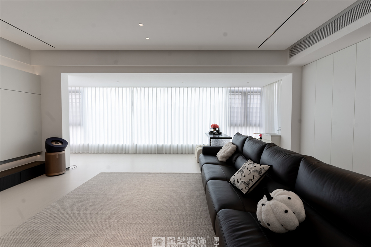 冠江墅169平現(xiàn)代極簡客廳完工裝修實景圖