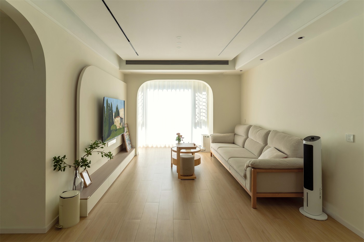 保利領(lǐng)秀廣場75平奶油風(fēng)客廳裝修實(shí)景圖