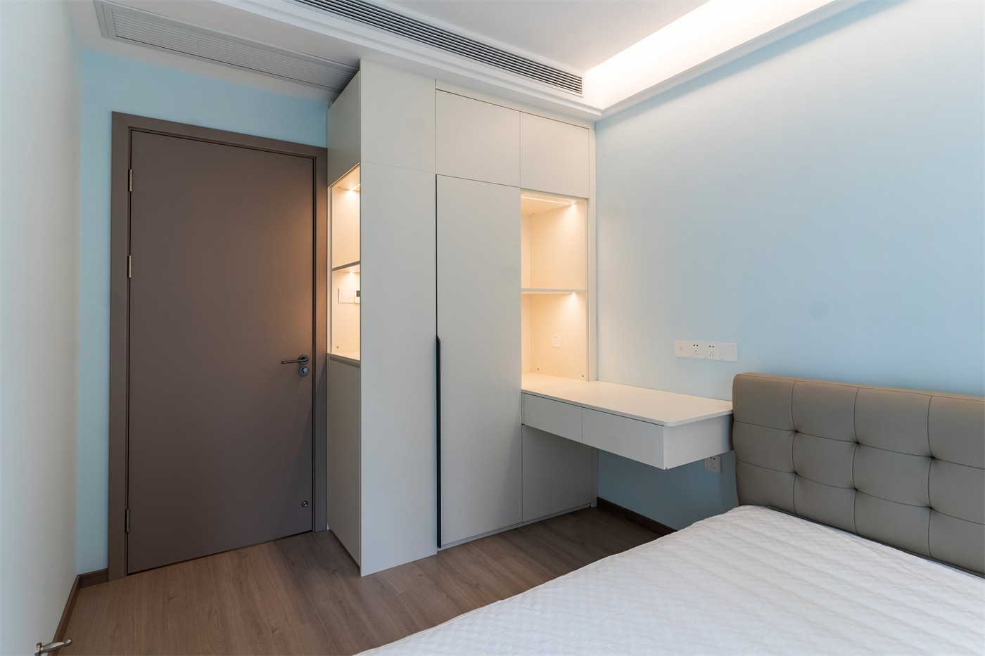 保利天悅臺143平現(xiàn)代風格臥室裝修實景圖