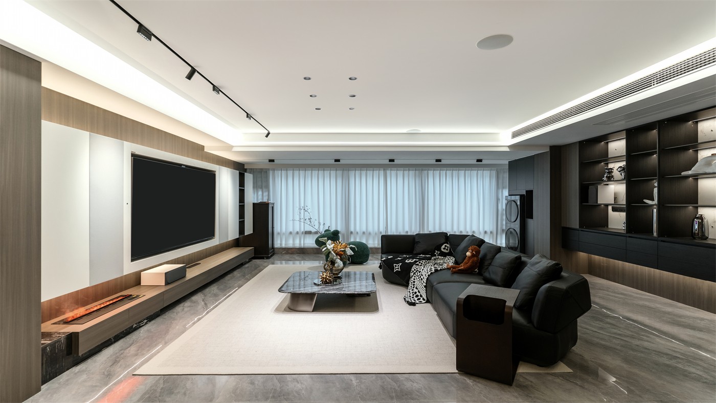 保利冠江墅143平意式輕奢客廳裝修完工實(shí)景圖