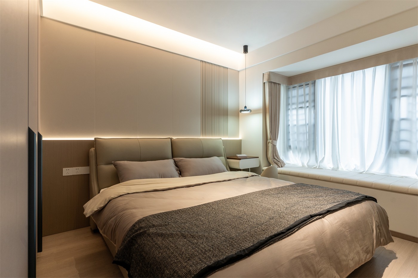 保利天悅臺143平現(xiàn)代風格臥室裝修實景圖