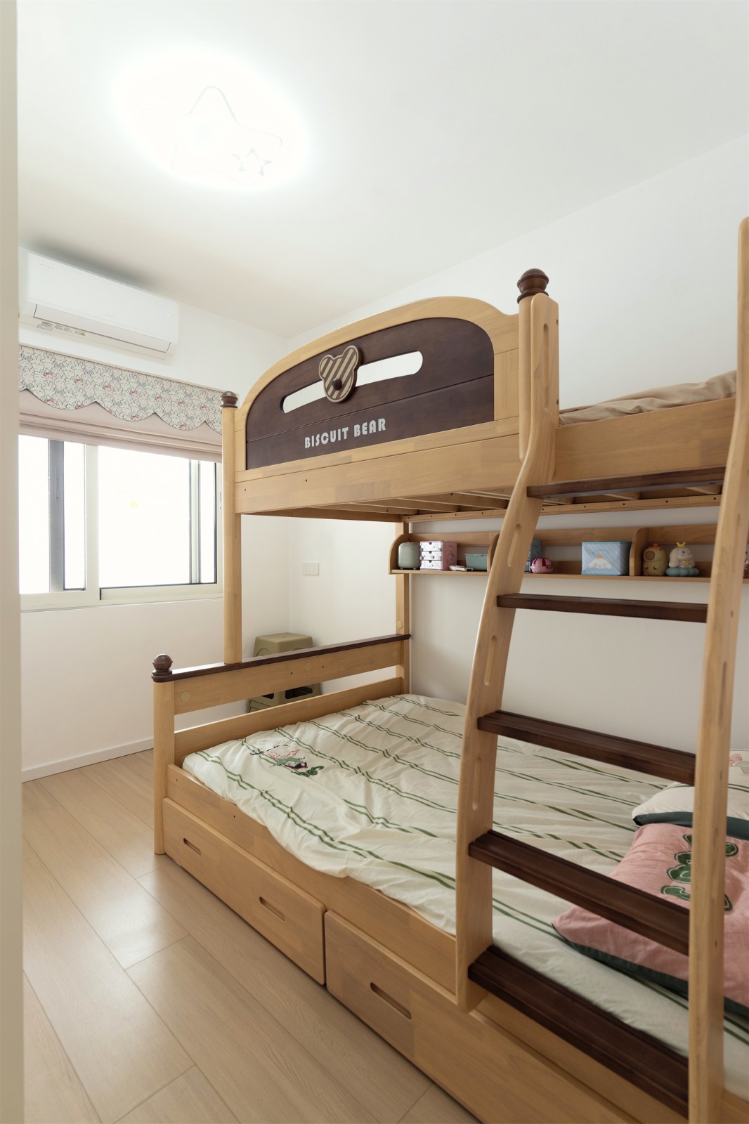 保利領(lǐng)秀廣場75平奶油風(fēng)臥室裝修實(shí)景圖