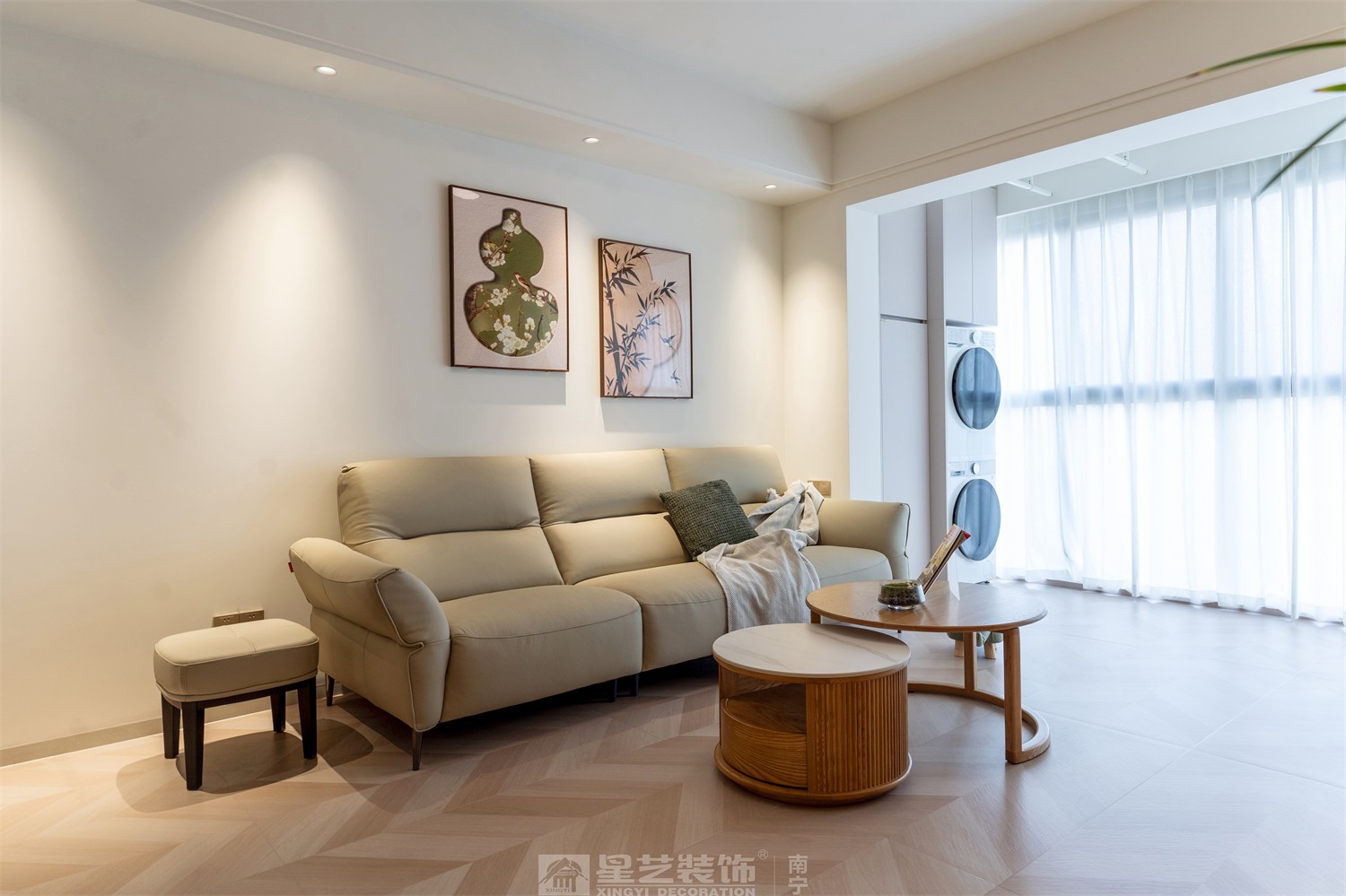 華潤西園悅府86平原木風(fēng)客廳裝修完工實(shí)景圖