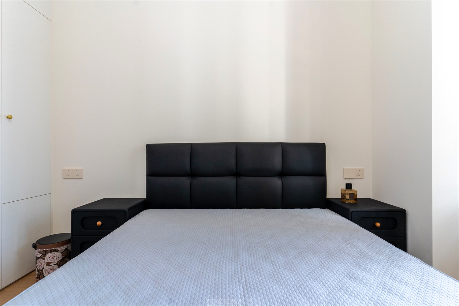 東方尊府118平中古風(fēng)臥室裝修完工實(shí)景圖