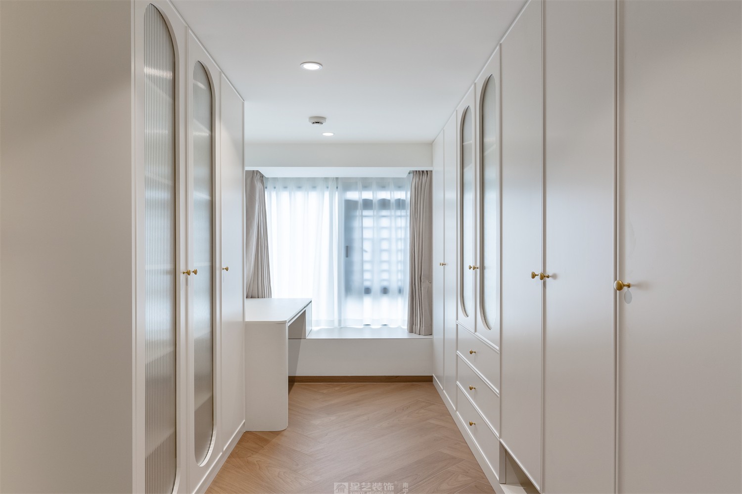 華潤中山府113平法式中古衣帽間裝修完工實(shí)景圖