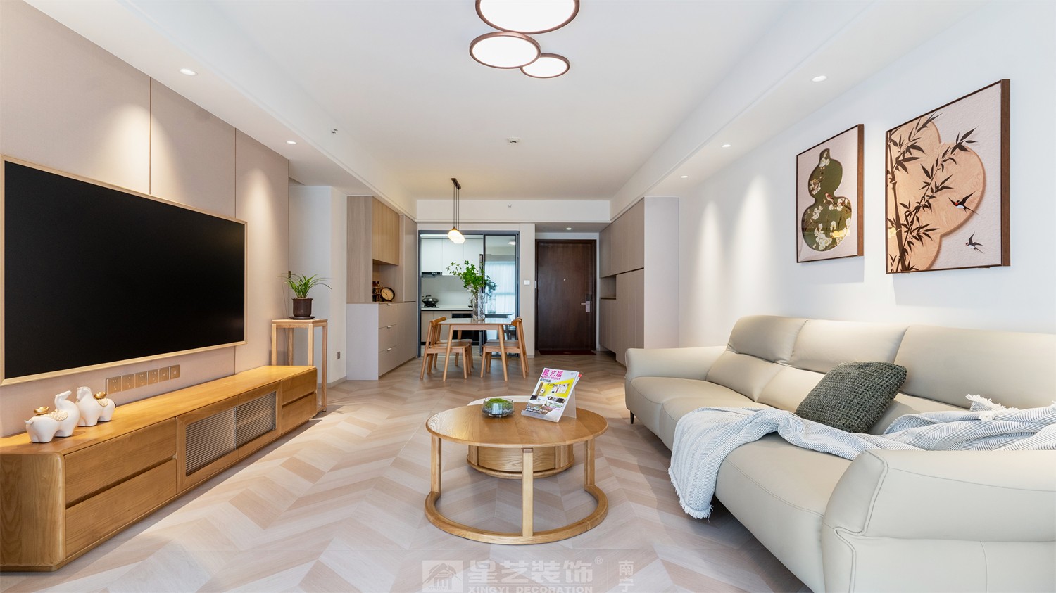 華潤西園悅府86平原木風(fēng)客廳裝修完工實(shí)景圖