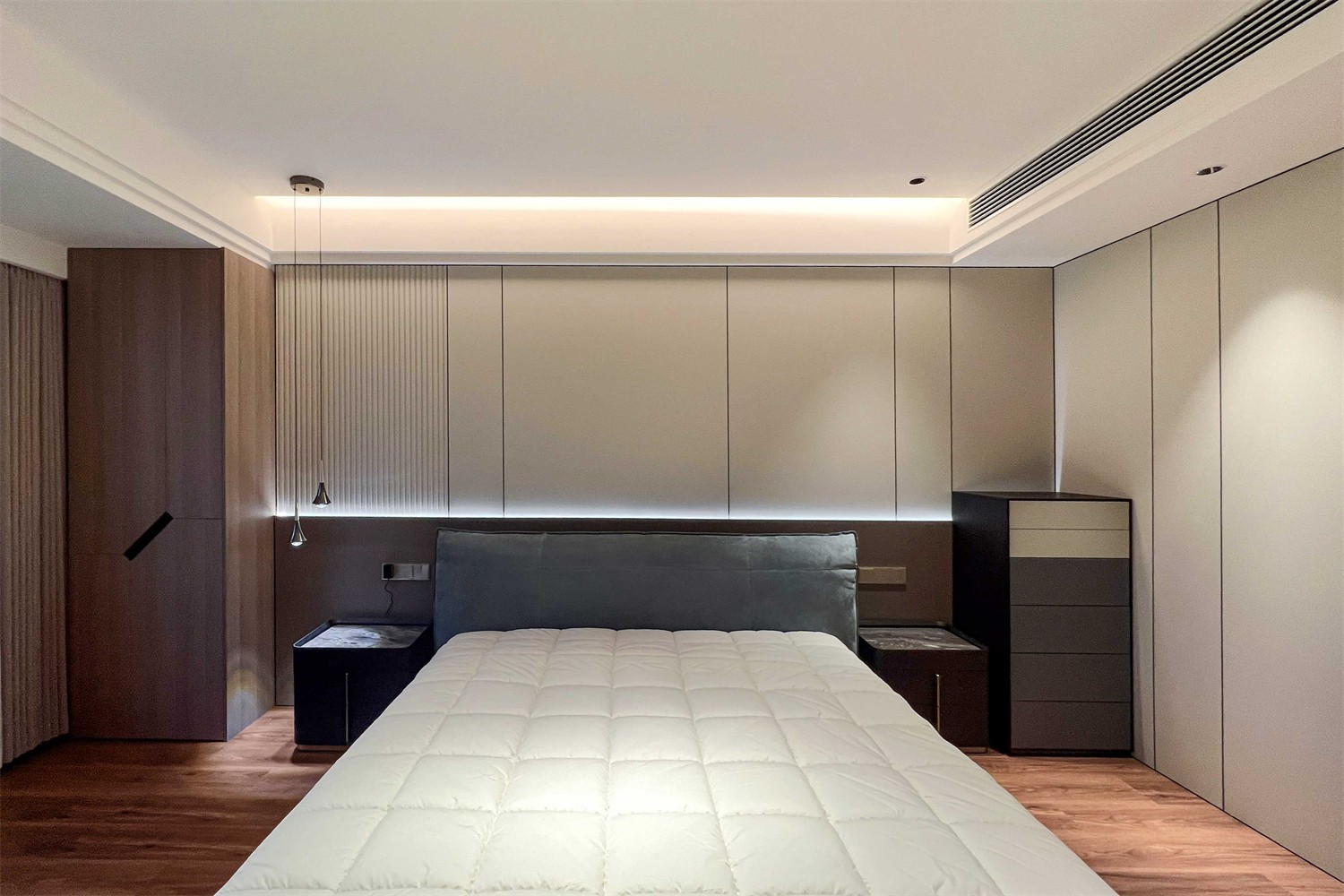 龍光玖瓏湖271平現(xiàn)代風(fēng)格臥室裝修實(shí)景圖