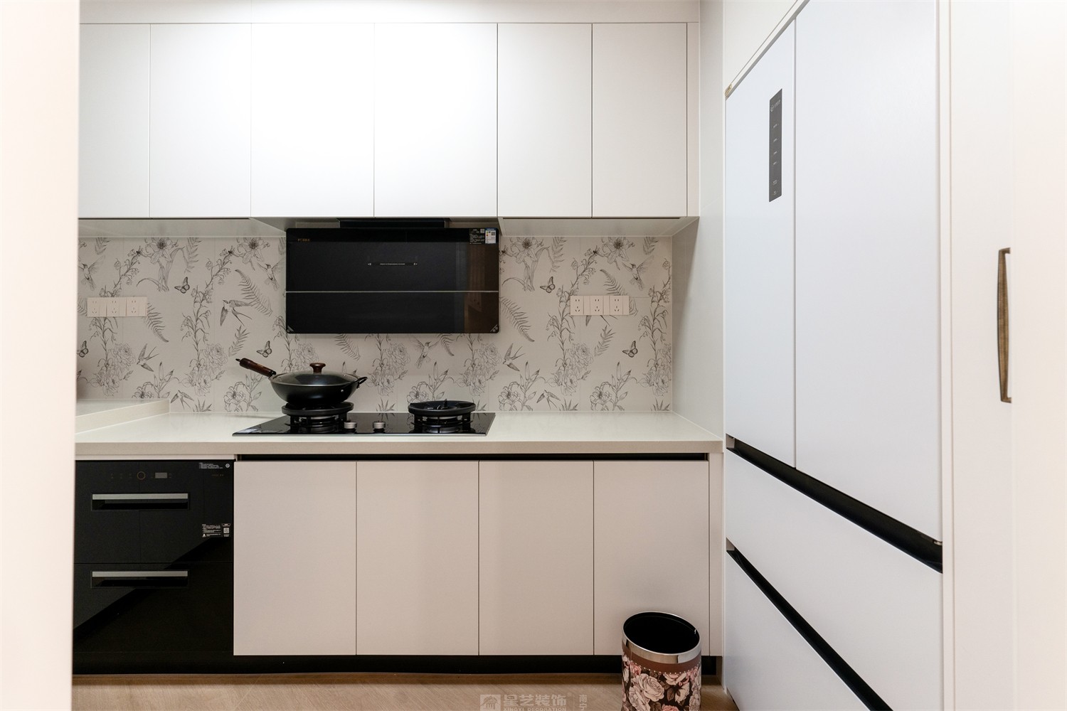 東方尊府118平中古風(fēng)廚房裝修完工實(shí)景圖