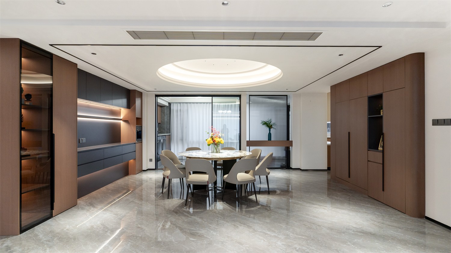 龍光玖瓏湖271平現(xiàn)代風(fēng)格餐廳裝修實(shí)景圖