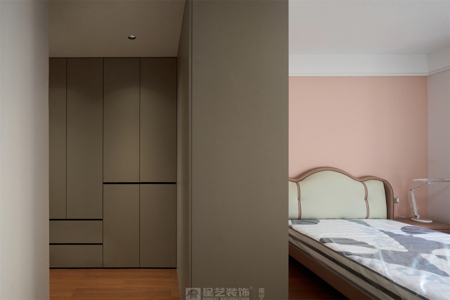 東方皇城260平簡約中式臥室完工裝修實景圖