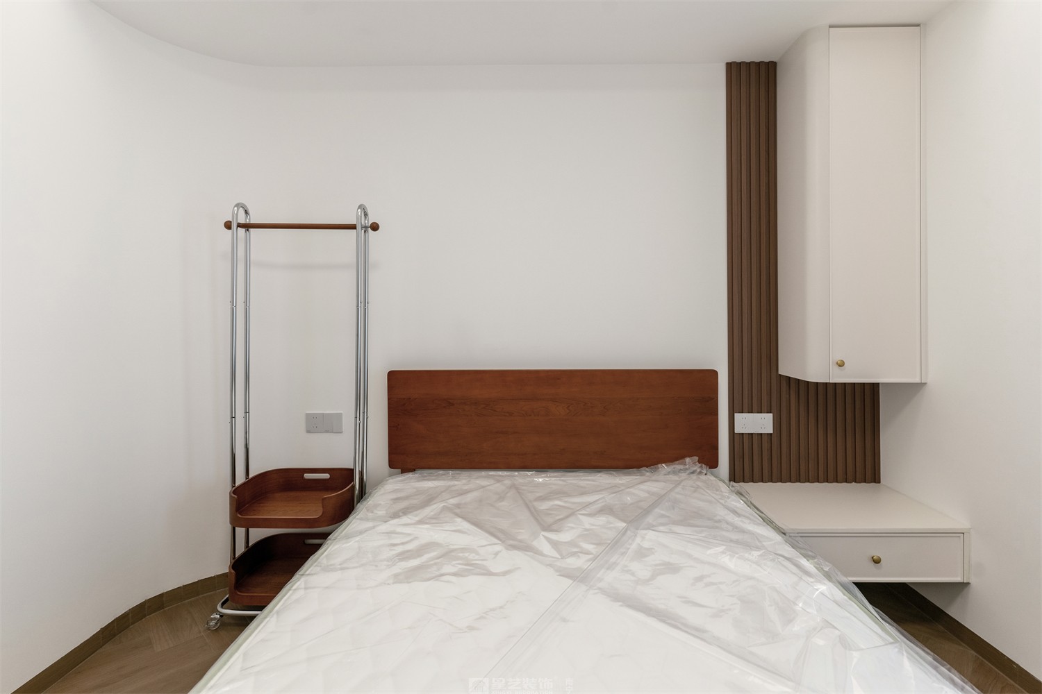 華潤中山府113平法式中古臥室裝修完工實(shí)景圖