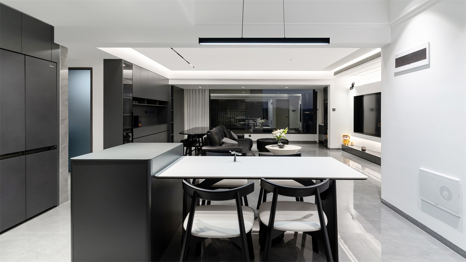 錦云湖光118平現(xiàn)代簡約餐廳裝修實(shí)景圖