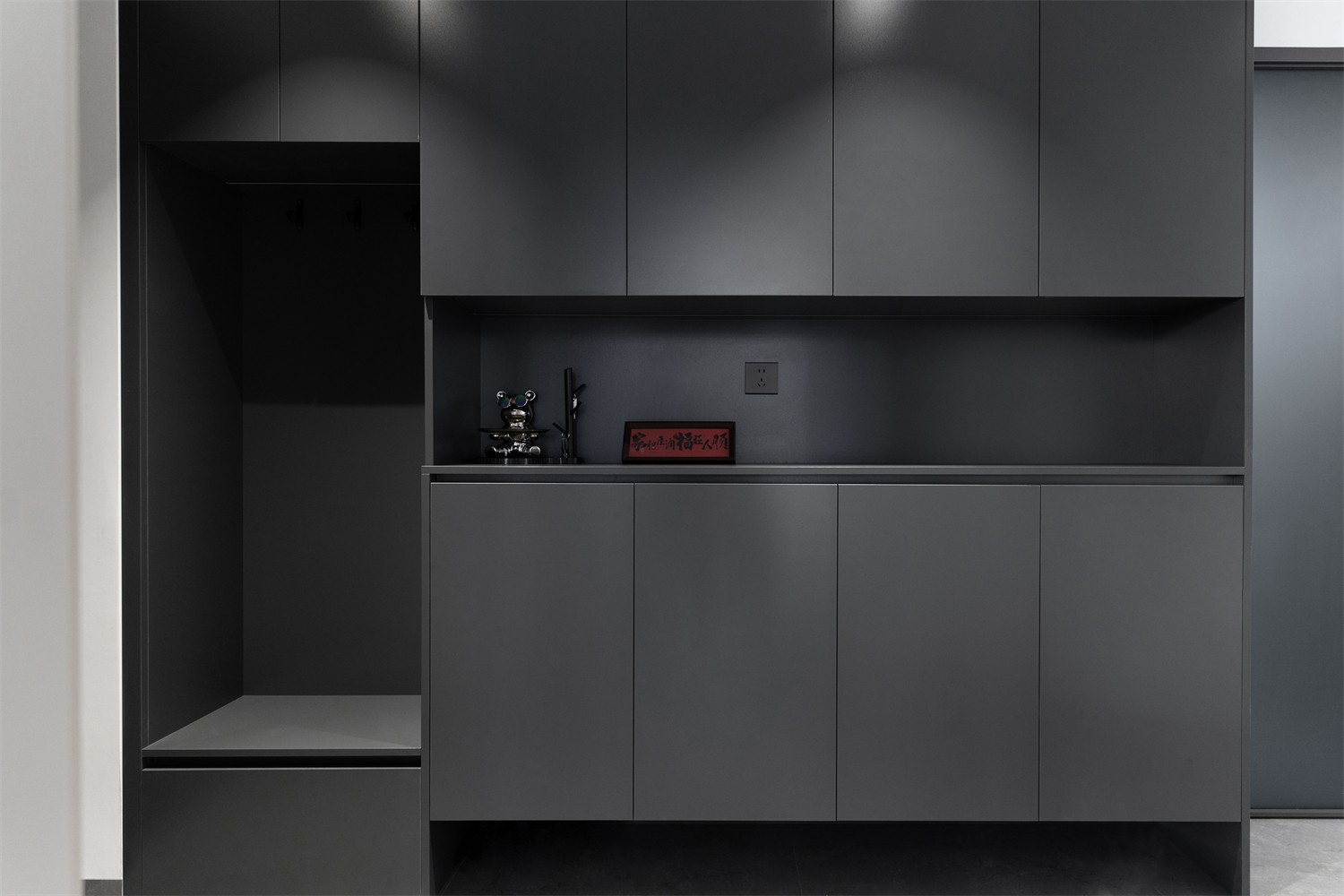 錦云湖光118平現(xiàn)代簡約入戶裝修實(shí)景圖